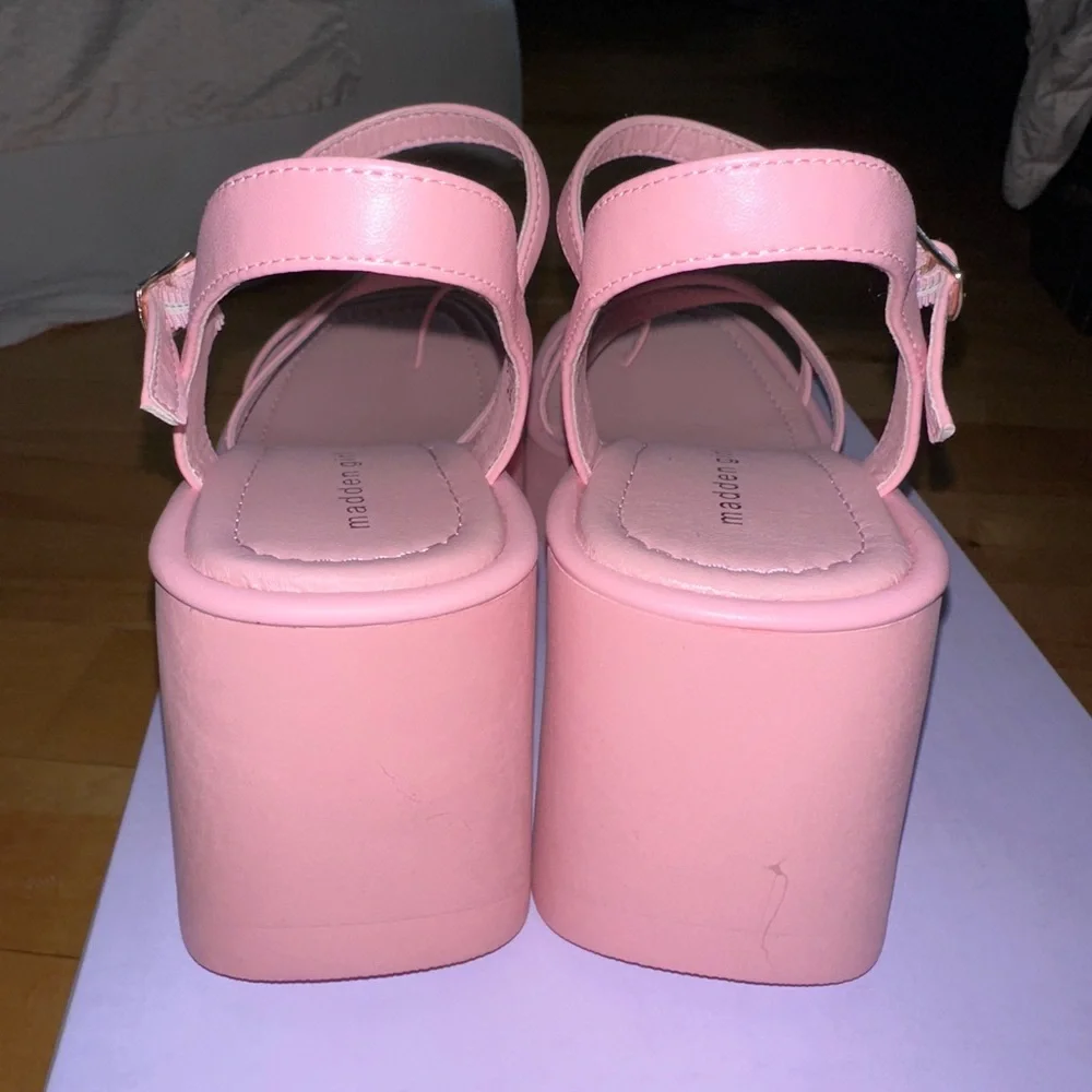 NWT Madden Girl “Vault” Platform Sandal